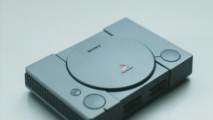 Jak podłączyć PlayStation (PSX) do nowoczesnego telewizora? Adaptery i rozwiązania