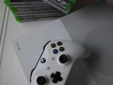 white xbox one game controller