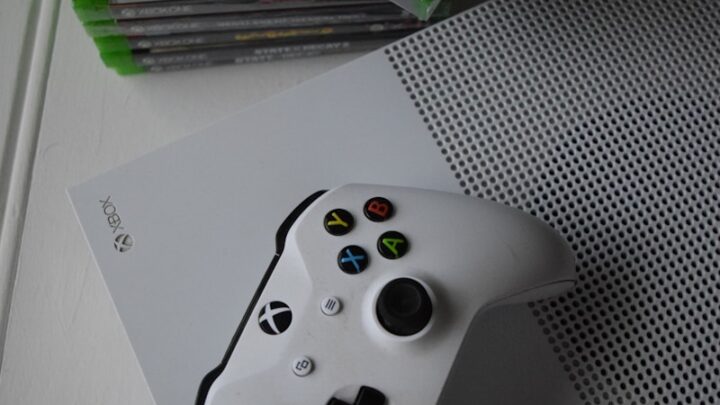 Jak zrobić zrzut ekranu i nagrać klip wideo na konsoli Xbox Series X/S?