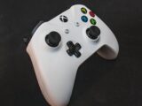 white Xbox 360 controller