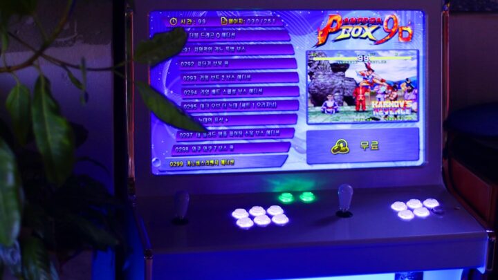 Arcade Stick dla fanów bijatyk: Jaki wybrać i jak podłączyć do PS5 i Xbox Series X/S?