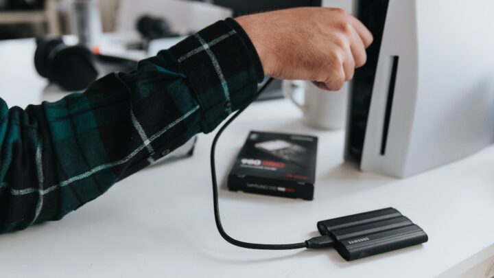 Archiwizacja gier cyfrowych na konsolach: Jak stworzyć kopię zapasową swoich ulubionych tytułów na Xbox i PlayStation?