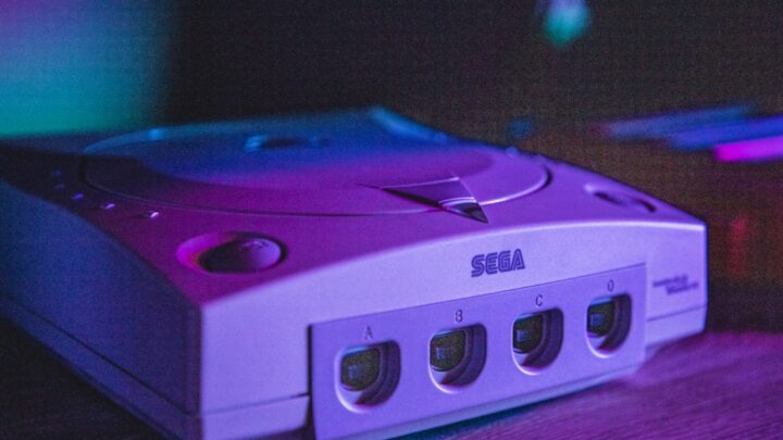 Czy Dreamcast to konsola warta zakupu w 2024 roku? Analiza kultowego sprzętu Segi