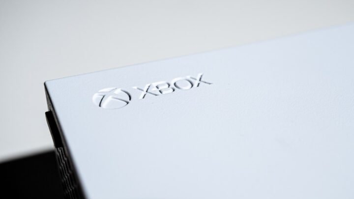 Jak bezpiecznie przenosić gry i dane między różnymi konsolami Xbox? Przewodnik po transferze plików