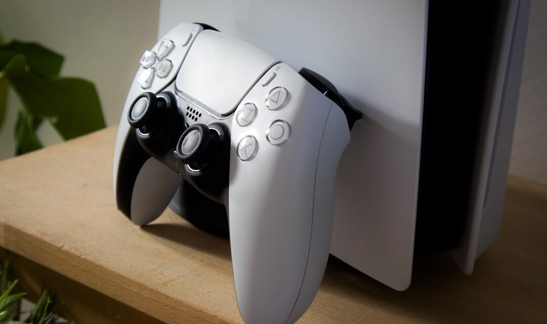 Jak dbać o kontrolery DualSense i Xbox Wireless Controller? Czyszczenie, konserwacja i naprawa popularnych usterek