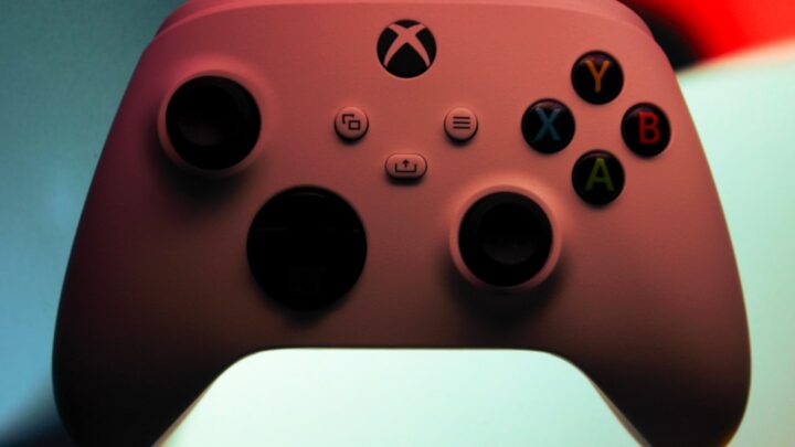 Jak zaktualizować firmware na kontrolerach Xbox Series X/S i rozwiązać problemy z połączeniem?