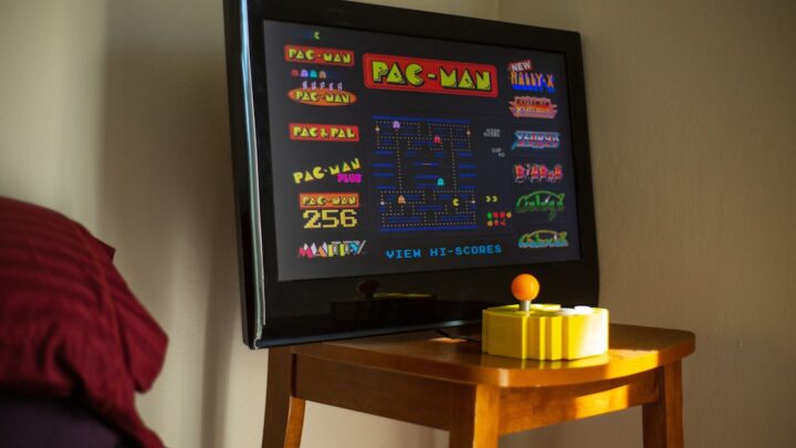 Jak zbudować domową arkadę z retro grami? Poradnik od wyboru obudowy po konfigurację emulatorów