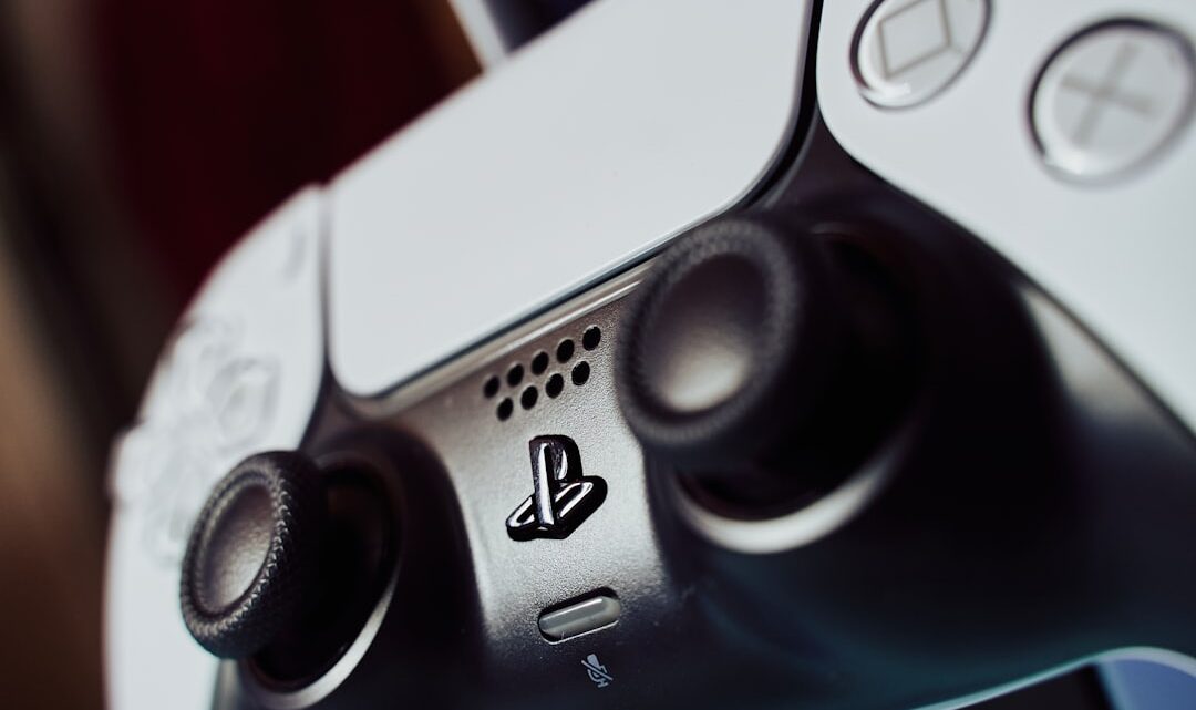 PlayStation 5: Jak skorzystać z funkcji głosowych i asystenta, aby usprawnić obsługę konsoli i gier?