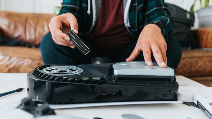 PS5 przegrzewa się i hałasuje? Skuteczne sposoby na cichą pracę i optymalne chłodzenie konsoli