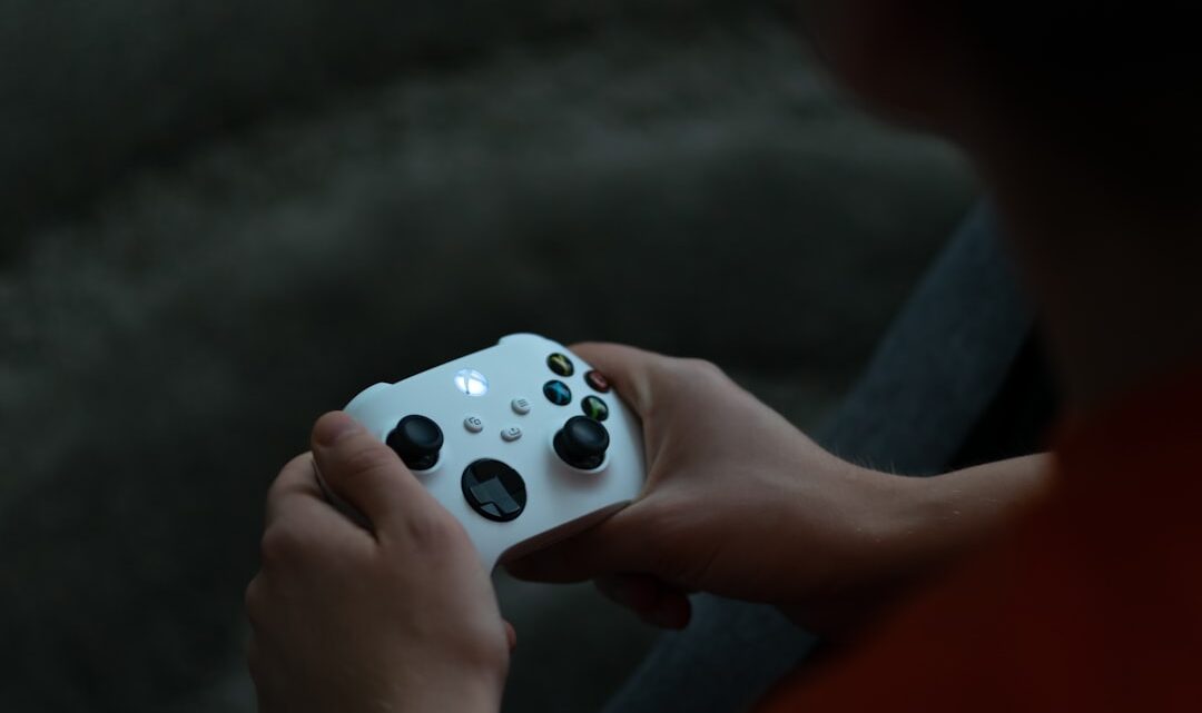 Xbox Series X/S: Jak działa udostępnianie gier i tryb 'Domowa Konsola Xbox’ – przewodnik po współdzieleniu biblioteki z rodziną