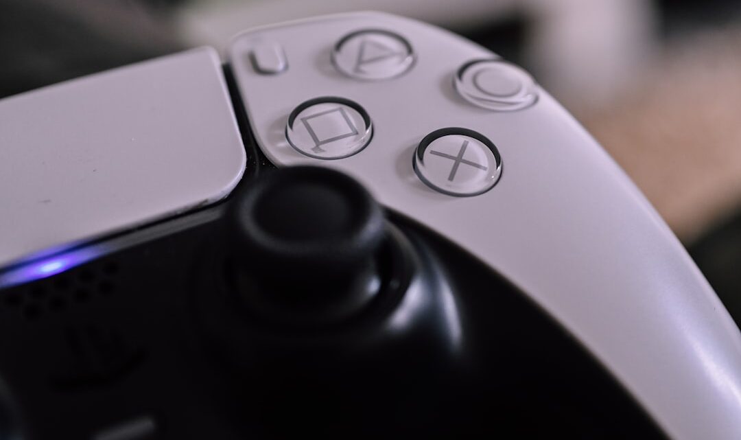 Jak samodzielnie wymienić pastę termoprzewodzącą w PS5 lub Xbox Series X/S i poprawić chłodzenie konsoli?