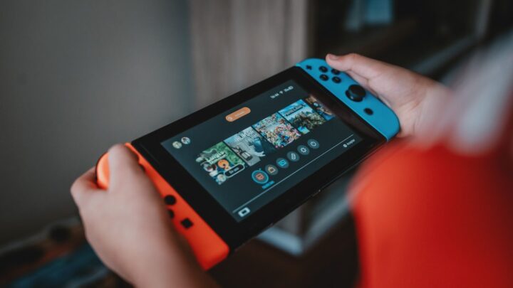 Niezwykłe zastosowania konsoli Nintendo Switch poza grami: Streaming wideo, przeglądanie internetu i kreatywne wykorzystanie aplikacji.