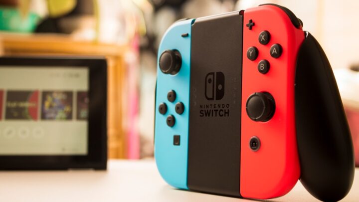 Nintendo Switch: Jak podłączyć i korzystać z bezprzewodowych słuchawek Bluetooth (np. AirPods, Sony WH-1000XM)?