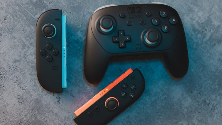 Nintendo Switch: Jak w pełni wykorzystać możliwości kontrolerów Joy-Con i Pro Controller w grach ruchowych i imprezowych? Poradnik po kalibracji i ukrytych funkcjach.