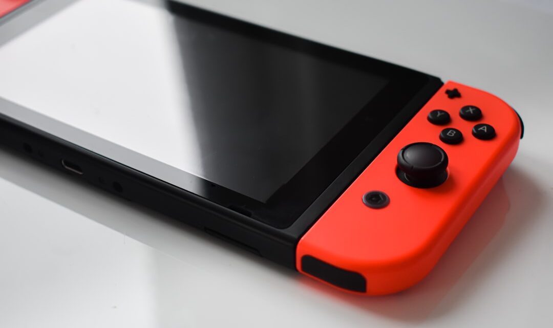 Nintendo Switch: Zaawansowane strategie oszczędzania baterii w zależności od typu gry i trybu rozgrywki (mobilny/stacjonarny)?