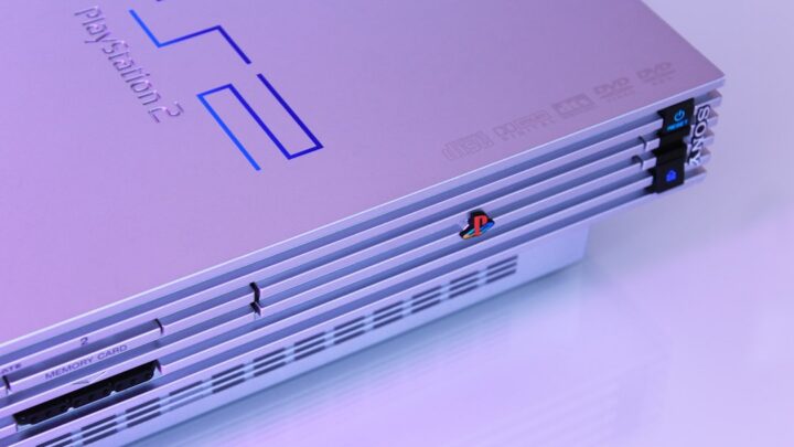 PlayStation 2: Poradnik podłączania i konfiguracji modułu sieciowego do gry online w klasycznych tytułach.