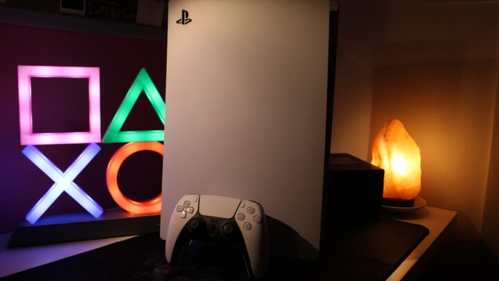PlayStation 5: Jak skutecznie zarządzać powiadomieniami, listą znajomych i czatem głosowym, aby zoptymalizować doświadczenie społeczne w grach?