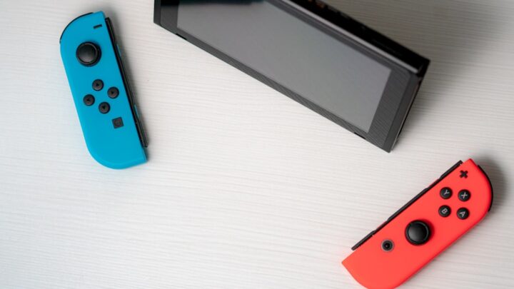 Porównanie Nintendo Switch Lite, Standard i OLED: Który model wybrać dla gracza mobilnego, rodziny i entuzjasty retro?