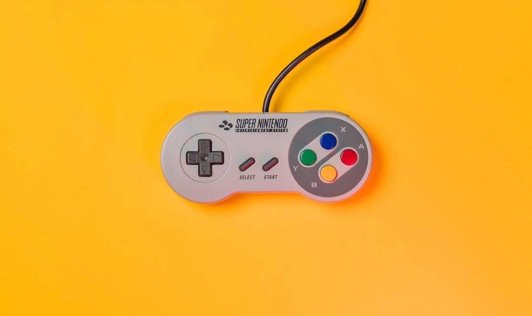 Retro Konsole (SNES, PSX, Dreamcast): Jak podłączyć i skonfigurować zewnętrzne urządzenia pamięci masowej (np. karty SD, USB) do gier?