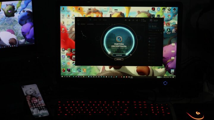 Steam Deck: Jak używać funkcji 'Performance Overlay’ i 'FPS Limiter’ do monitorowania i optymalizacji wydajności w czasie rzeczywistym?