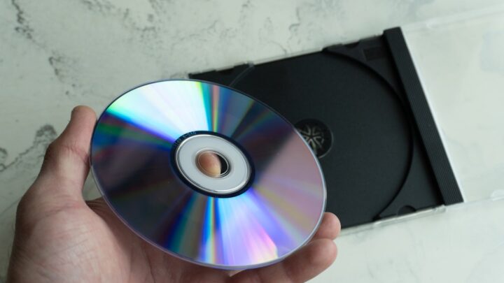 Xbox 360: Jak naprawić lub wymienić napęd DVD (mechanizm tacki, laser) i rozwiązać problemy z odczytem płyt?
