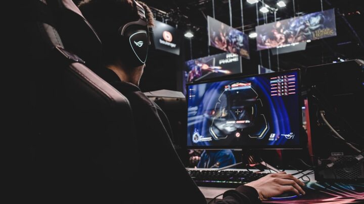 Zaawansowane funkcje dostępności w grach i systemach konsol (PS5, Xbox, Switch): Od opcji wizualnych po udźwiękowienie dla graczy z różnymi potrzebami