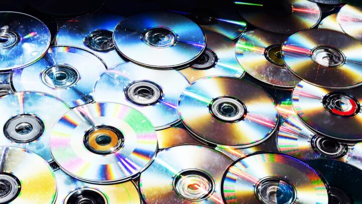 Jak dbać o fizyczne płyty z grami na PS4/PS5 i Xbox Series X/S, aby zapobiec zarysowaniom i problemom z odczytem?