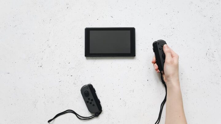 Nintendo Switch: Jak przenieść save’y gier z emulatorów PC na konsolę (i odwrotnie)? Poradnik dla fanów retro i backupów.
