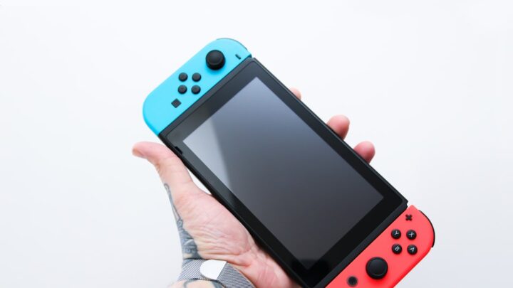 Nintendo Switch: Jakie są najlepsze sposoby na rozwiązanie problemów z uszkodzonymi slotami kart SD i karcieżyk&oacute;w?