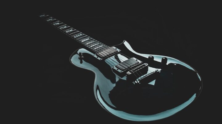 PlayStation 2: Jak podłączyć gitarę do Guitar Hero/Rock Band i zoptymalizować wrażenia z gry (kalibracja, kompatybilność)?