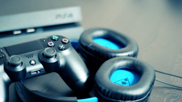 PlayStation 4: Jak poprawić jakość dźwięku z konsoli? Konfiguracja ustawień audio i wybór słuchawek