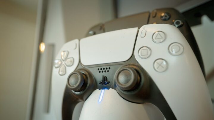 PlayStation 5: Jak efektywnie korzystać z biblioteki gier PlayStation Plus Collection na PS5? Kompletny przewodnik po dostępie i pobieraniu gier z PS4.