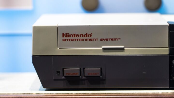Retro Konsole (Dreamcast, PSX): Jak zapewnić kompatybilność z nowoczesnymi monitorami i telewizorami – przegląd adapterów i konwerterów.