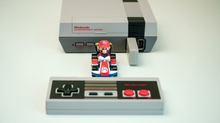 Jakie są różnice między wczesnymi a późnymi rewizjami konsol retro (np. NES 'toaster’, SNES 'Jr.’) i dlaczego ma to znaczenie dla kolekcjonerów i modderów?