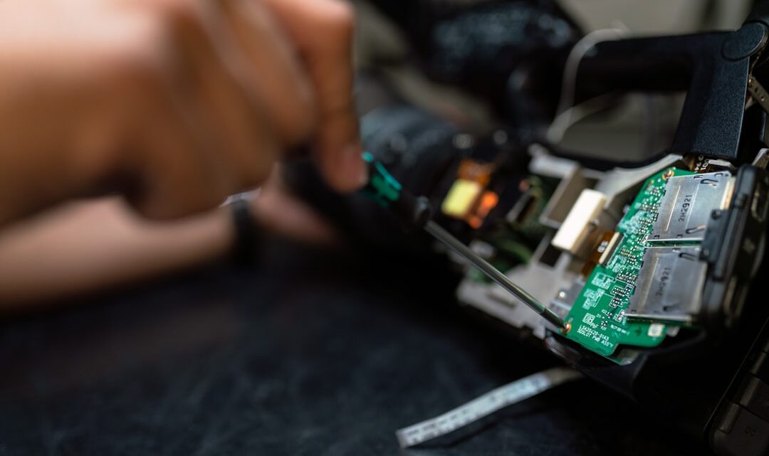Retro Konsole (NES, SNES, Game Boy): Jak diagnozować i naprawiać problemy z układami ROM na kartridżach? Poradnik reflowu i wymiany chipów dla zaawansowanych kolekcjonerów.