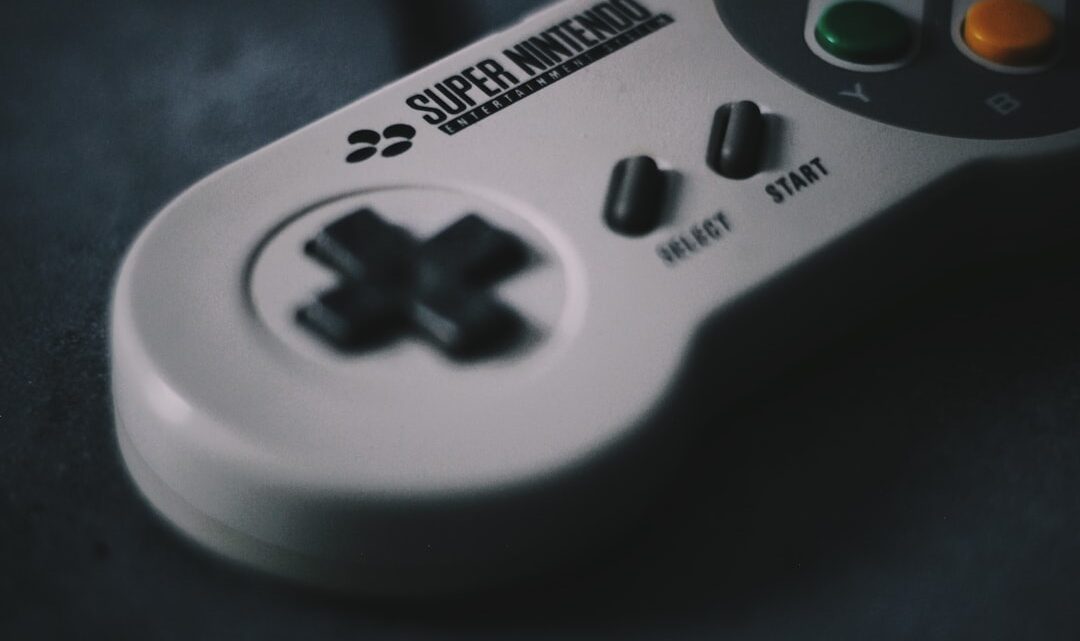 Retro Konsole (PSX, Dreamcast, N64): Jak podłączyć współczesne kontrolery bezprzewodowe do retro konsol? Przewodnik po adapterach Bluetooth i konwerterach.