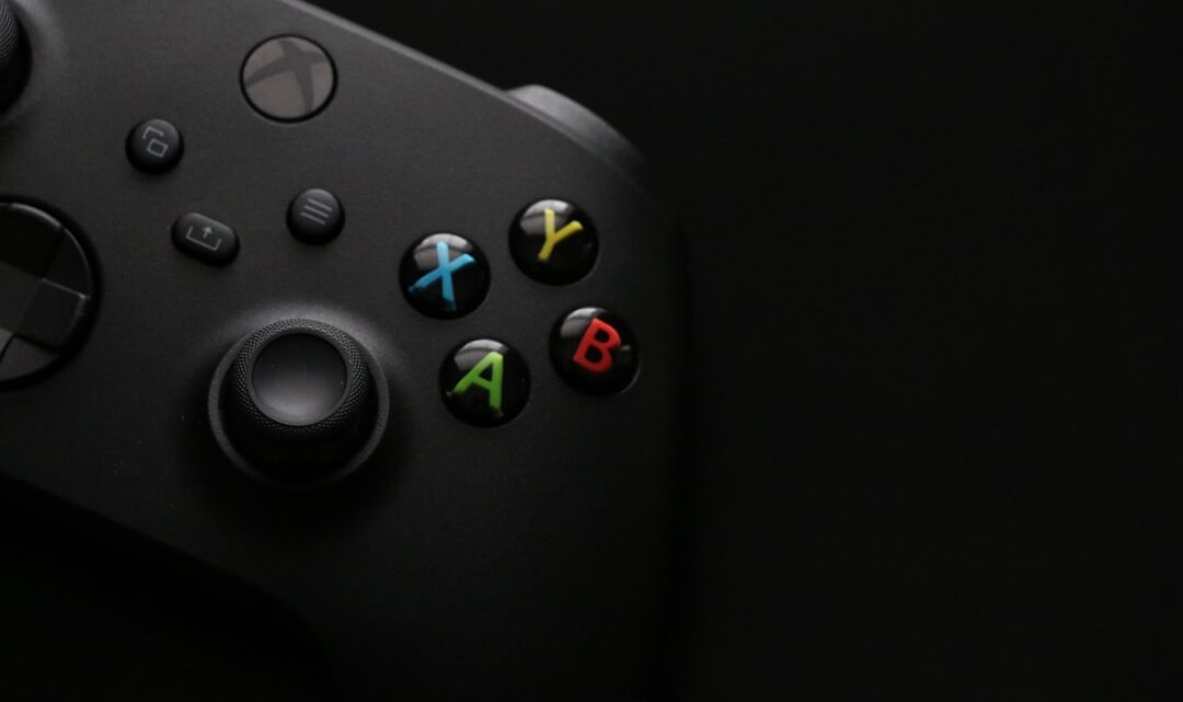 Xbox Series X/S: Jak efektywnie wykorzystać funkcje Cross-Play i Cross-Save w grach na konsoli i PC? Poradnik konfiguracji i zarządzania postępami.
